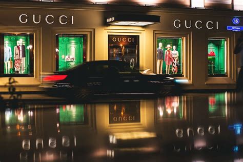 how to work for gucci